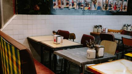 Image of a diner. Coutresy of Pixaby.