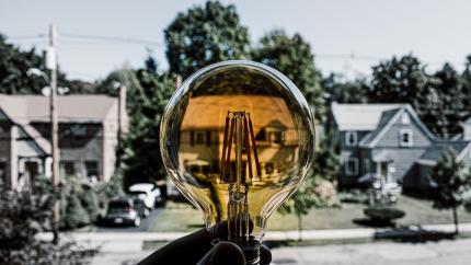 https://pixabay.com/photos/idea-bulb-light-street-yellow-4504861/