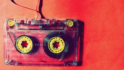 https://pixabay.com/photos/music-cassette-tape-cassette-retro-1285165/