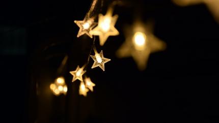 https://www.pexels.com/photo/shallow-focus-photography-of-yellow-star-lanterns-980859/