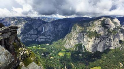 An image of Yosemite national park. Courtesy of gali on Pixaby.
