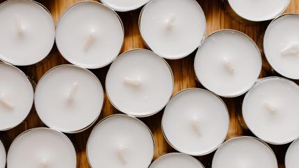 https://www.pexels.com/photo/tealight-candles-on-wooden-surface-7111129/