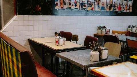 Image of a diner. Coutresy of Pixaby.