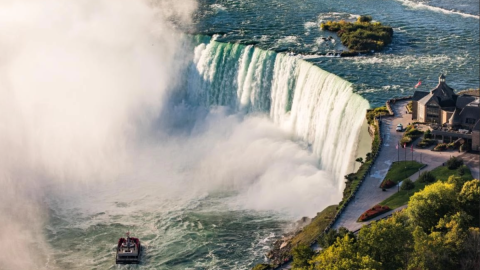 A photo of Niagara Falls.
