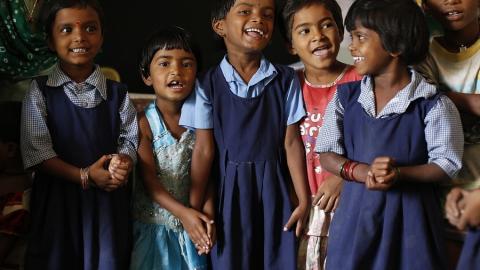 https://pixabay.com/photos/children-india-education-classroom-876543/