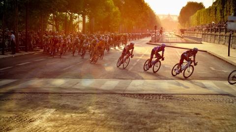 https://pixabay.com/photos/cyclists-race-tour-de-france-paris-601591/