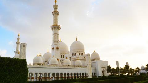 Photo courtesy of Pixabay https://pixabay.com/en/mosque-grand-mosque-abu-dhabi-2223983/