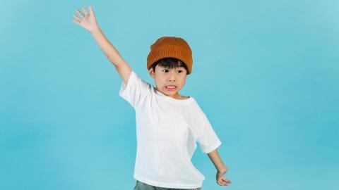 https://www.pexels.com/photo/cheerful-asian-boy-on-blue-background-5560492/