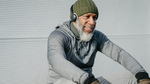 https://www.pexels.com/photo/smiling-elderly-black-man-in-warm-clothes-sitting-with-headphones-7869553/