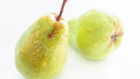 https://www.pexels.com/photo/two-green-pear-fruits-568471/