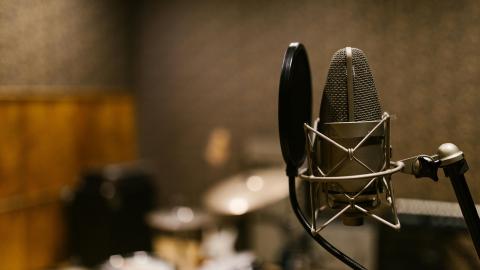 Image of a microphone setup for a podcast. Courtesy of Pexels.