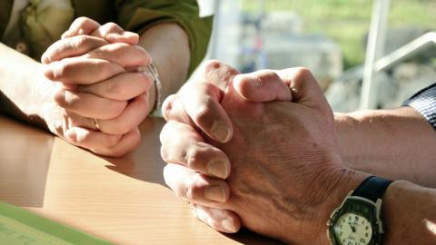 https://pixabay.com/en/hands-pray-prayer-praying-hands-2168901/
