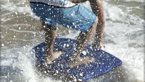 https://stocksnap.io/photo/surf-water-QTHULNXEIM