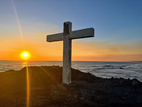 Photo: Cross at the Peña del Tigre viewpoint in León, Nicaragua during a World Renew trip with Drayton Christian Reformed Church.
